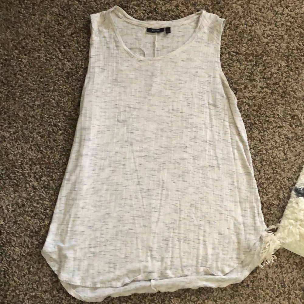 🖤 4 for 25 Apt 9 tank